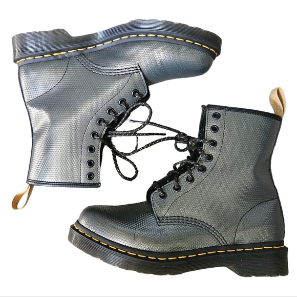 NWOT Dr. Martens 1460 Metallic Emboss 8 Eye Lace-Up Boots Faux Vegan Lea… - Picture 6 of 9